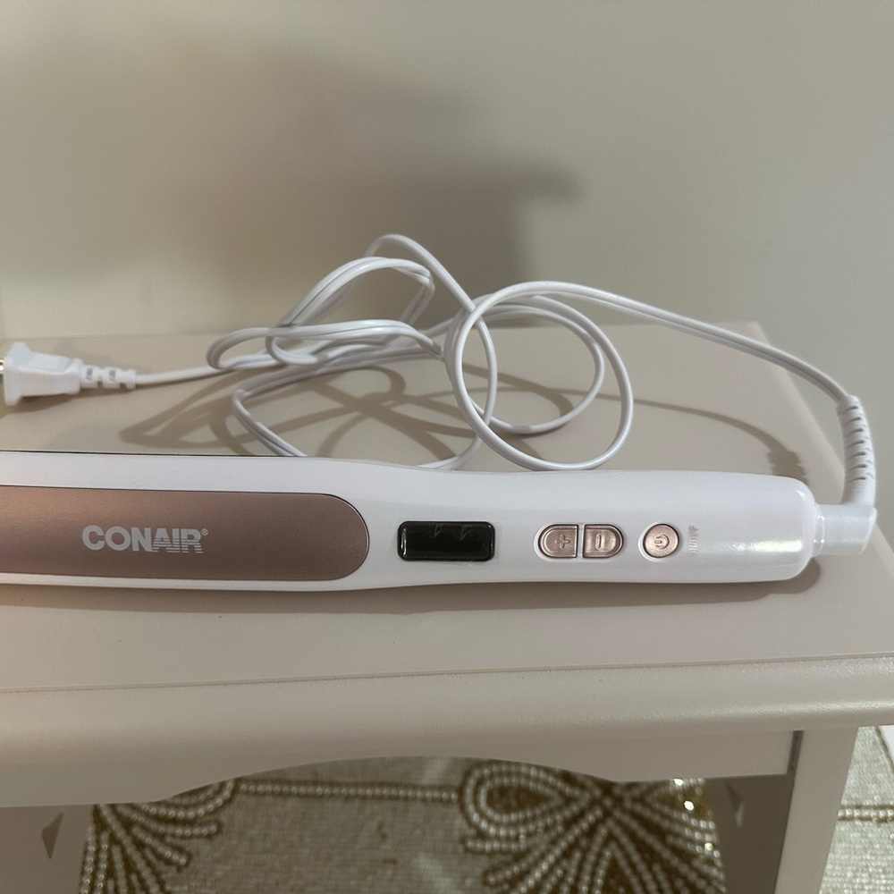 Conair White and Gold Hair Straightener
